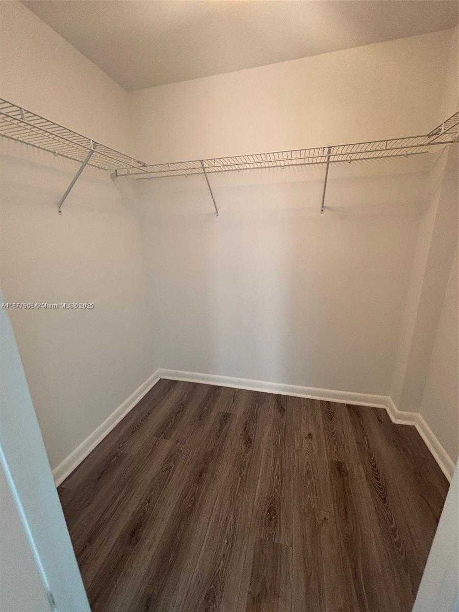 Small Image of 244 BISCAYNE BLVD #1606, Miami Number 9