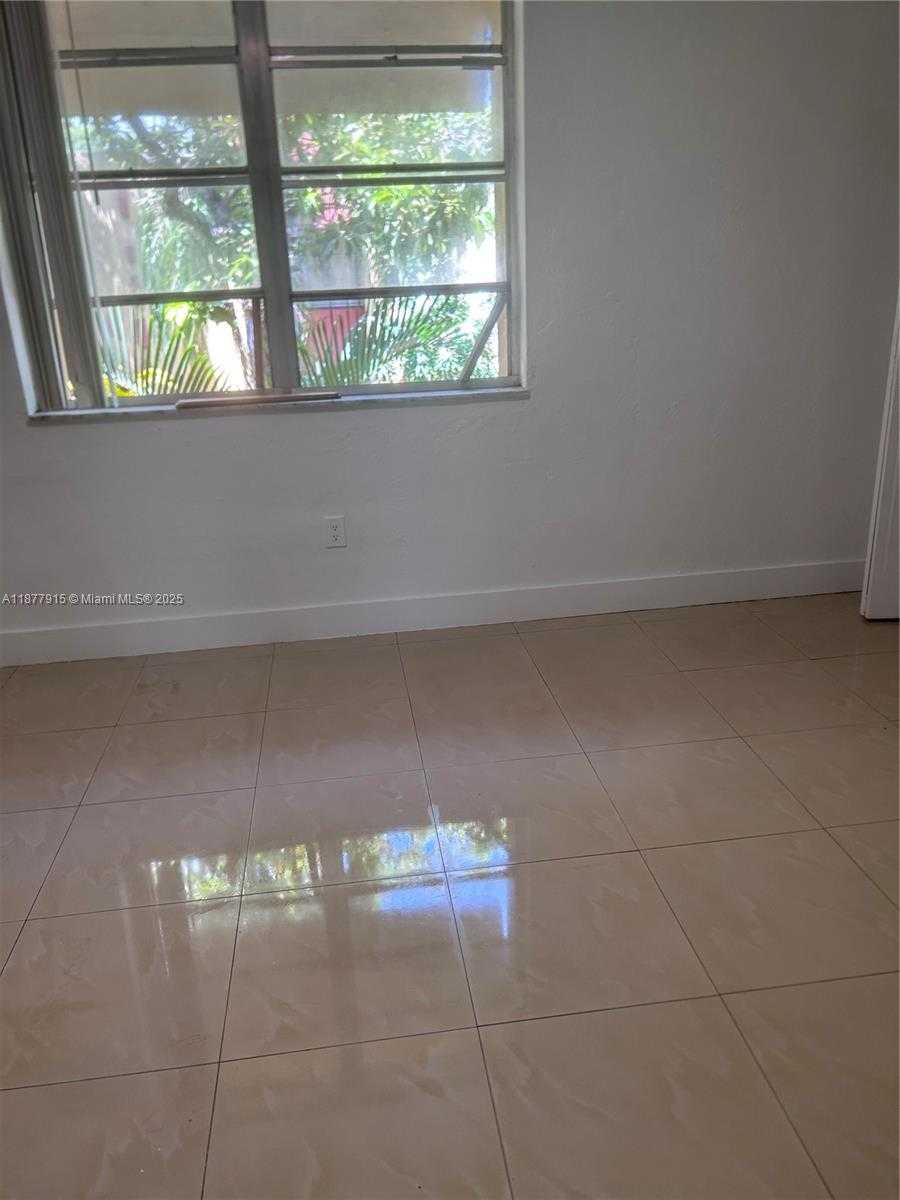 Small Image of 14204 NORTH EAST 3RD CT #8C, Miami Number 12