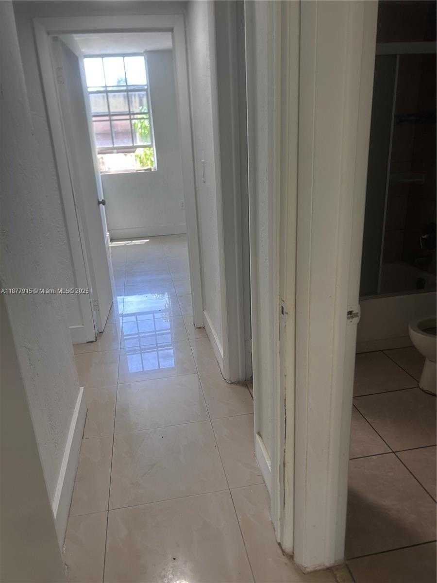 Small Image of 14204 NORTH EAST 3RD CT #8C, Miami Number 13