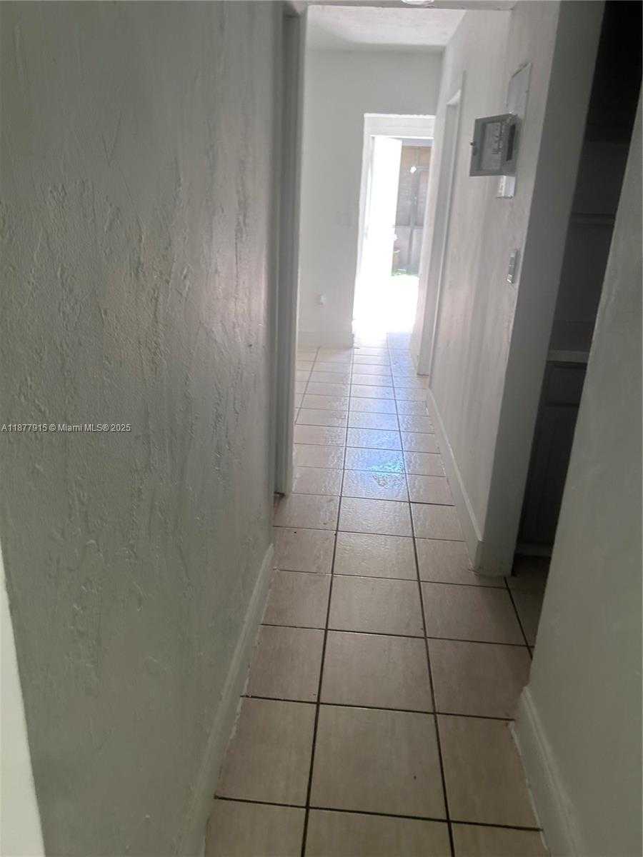 Small Image of 14204 NORTH EAST 3RD CT #8C, Miami Number 4