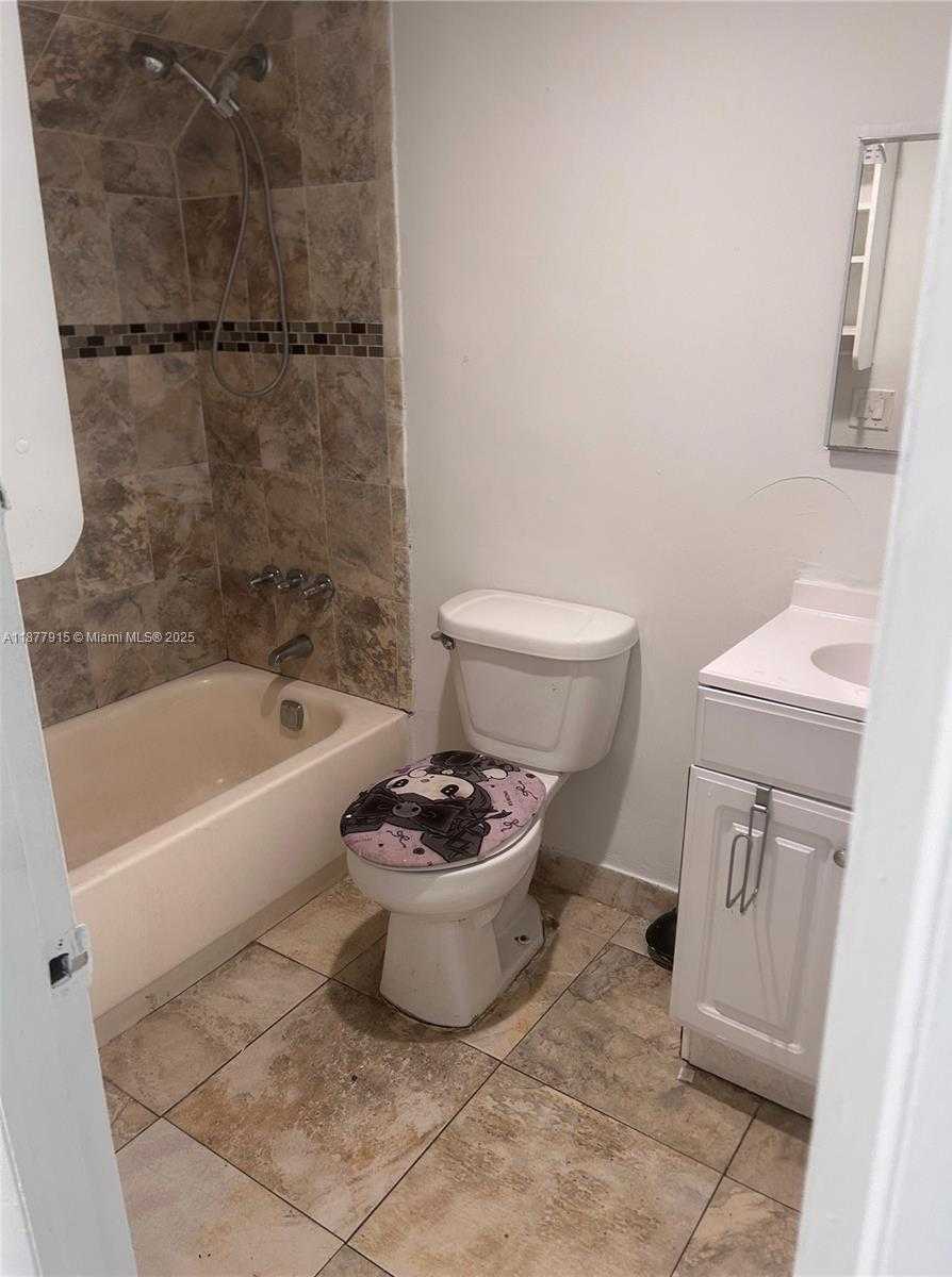 Small Image of 14204 NORTH EAST 3RD CT #8C, Miami Number 5