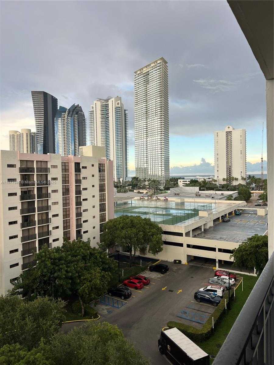 Small Image of 16909 NORTH BAY RD #904, Sunny Isles Beach Number 11