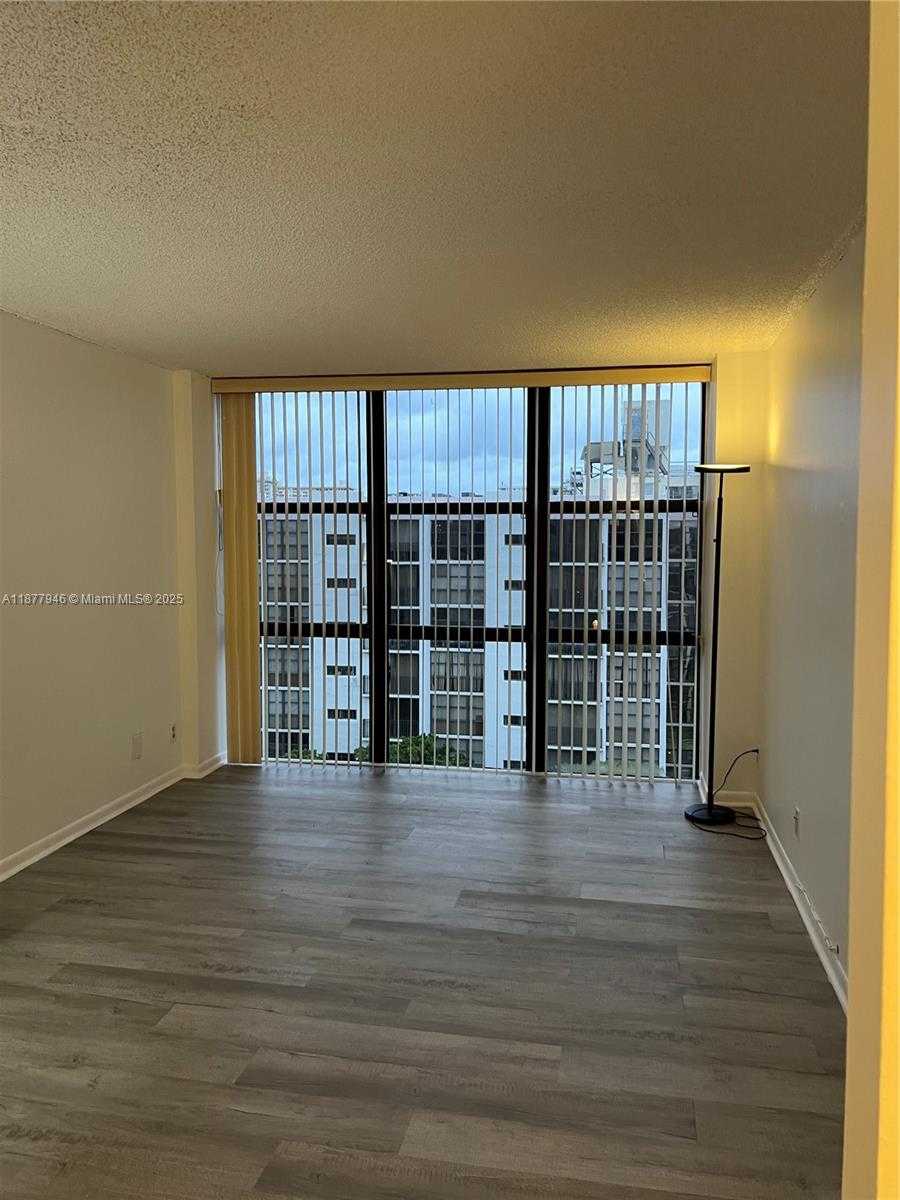 Small Image of 16909 NORTH BAY RD #904, Sunny Isles Beach Number 13