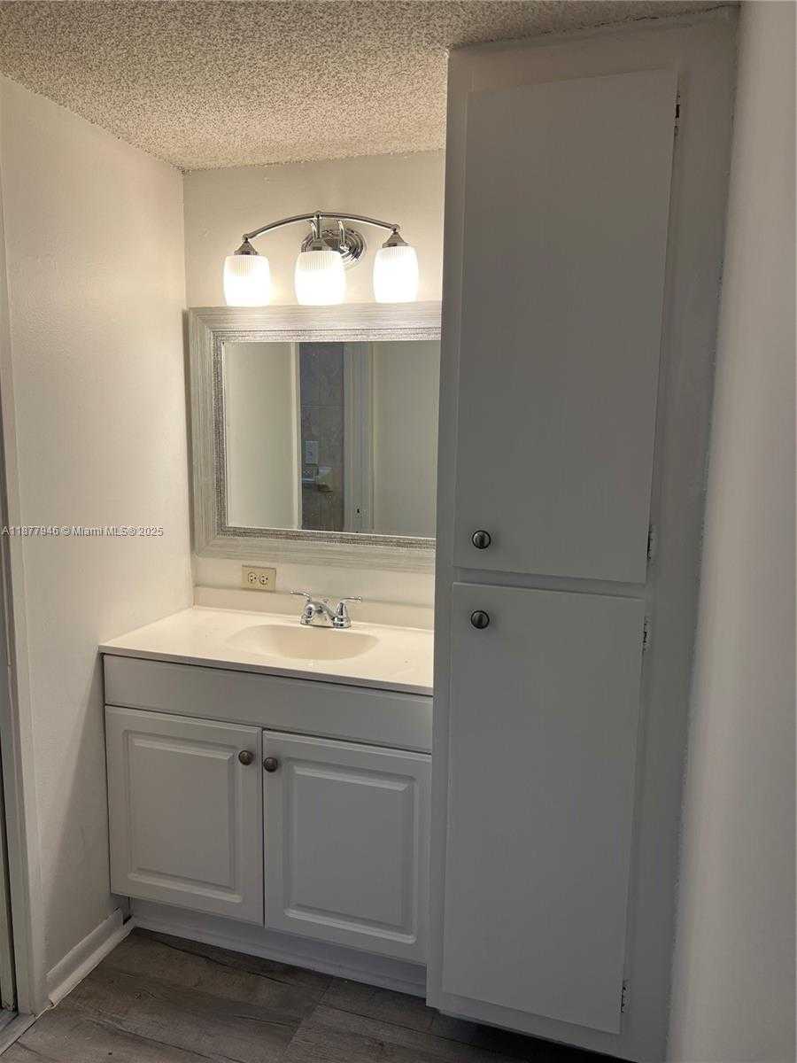 Small Image of 16909 NORTH BAY RD #904, Sunny Isles Beach Number 15