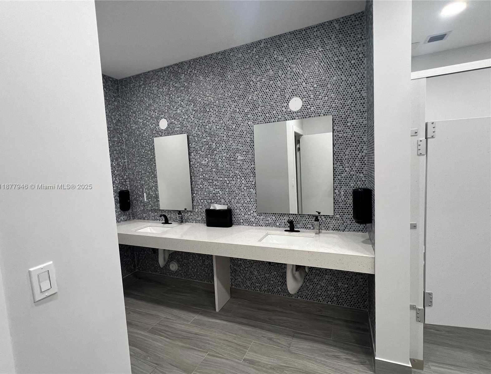 Small Image of 16909 NORTH BAY RD #904, Sunny Isles Beach Number 25