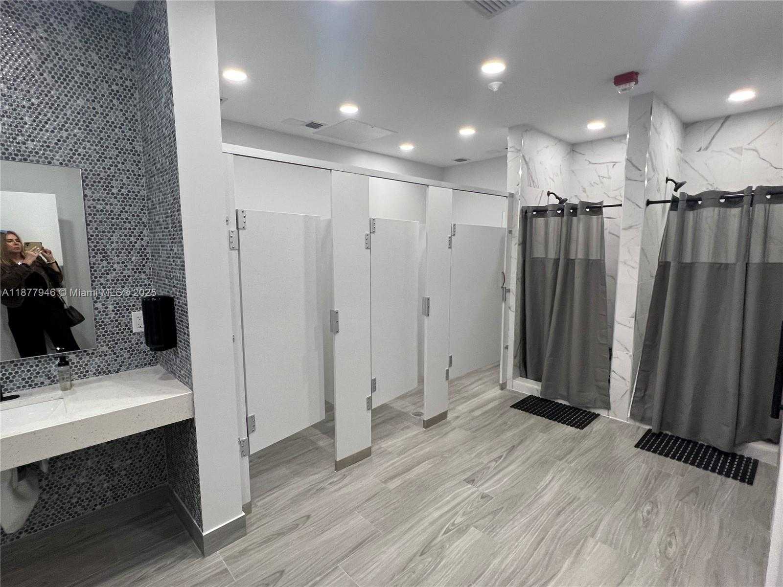 Small Image of 16909 NORTH BAY RD #904, Sunny Isles Beach Number 26