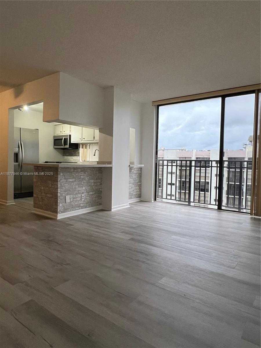Small Image of 16909 NORTH BAY RD #904, Sunny Isles Beach Number 4