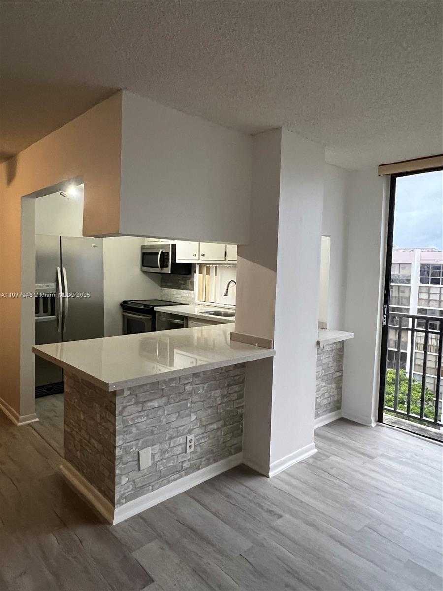 Small Image of 16909 NORTH BAY RD #904, Sunny Isles Beach Number 5