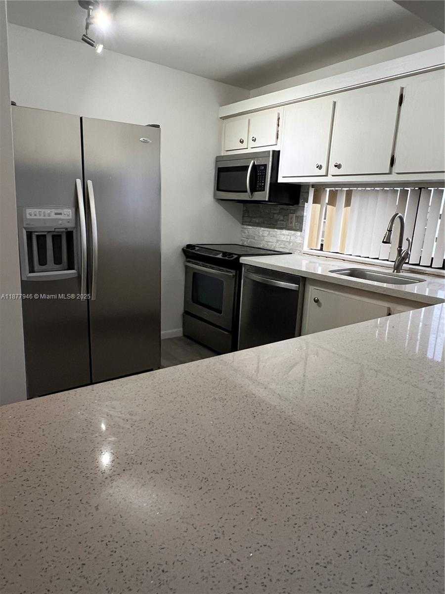 Small Image of 16909 NORTH BAY RD #904, Sunny Isles Beach Number 6