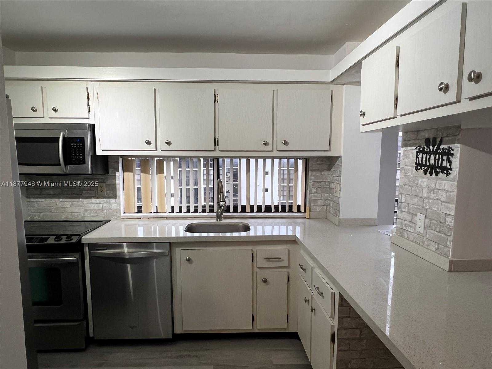 Small Image of 16909 NORTH BAY RD #904, Sunny Isles Beach Number 7