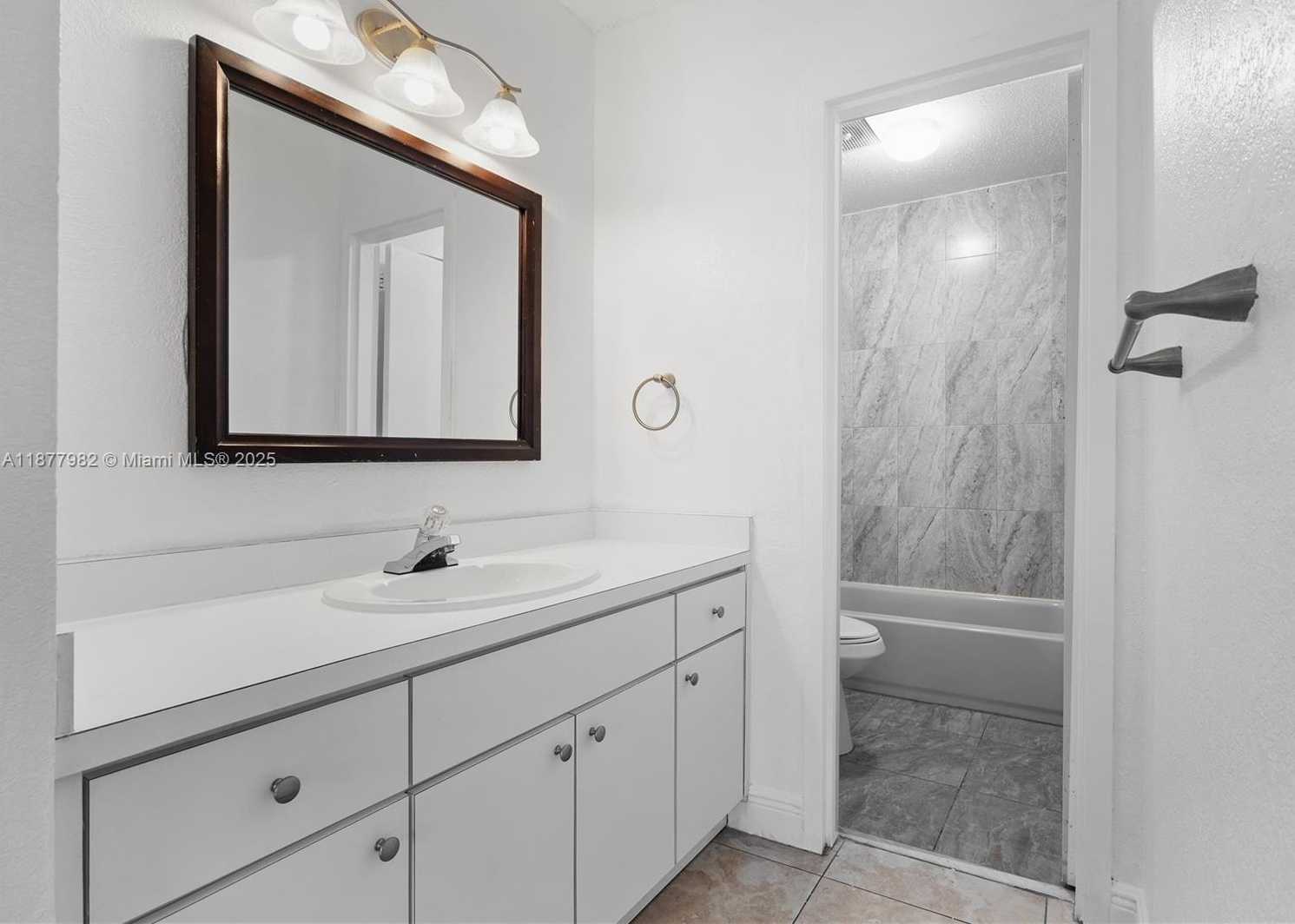 Small Image of 5112 NORTH WEST 79TH AVE #305, Doral Number 11