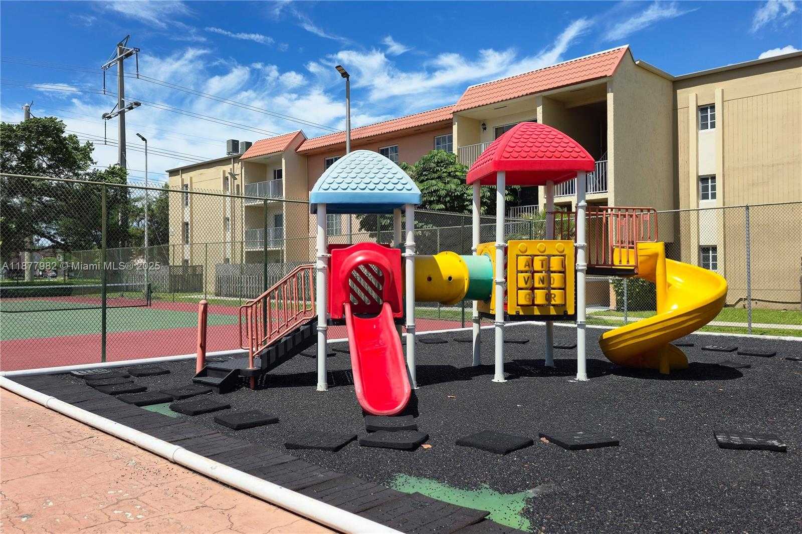 Small Image of 5112 NORTH WEST 79TH AVE #305, Doral Number 24