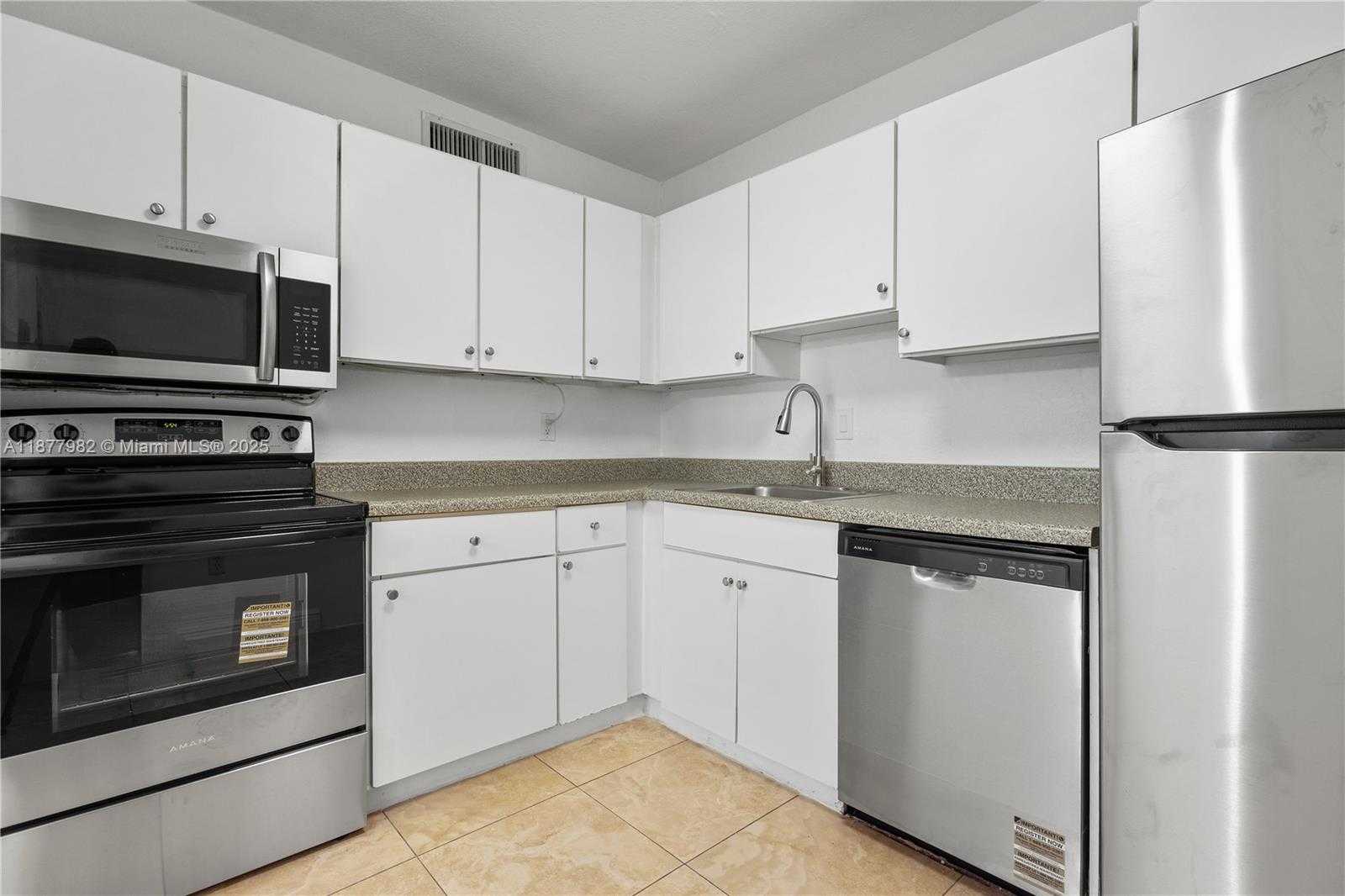 Small Image of 5112 NORTH WEST 79TH AVE #305, Doral Number 3