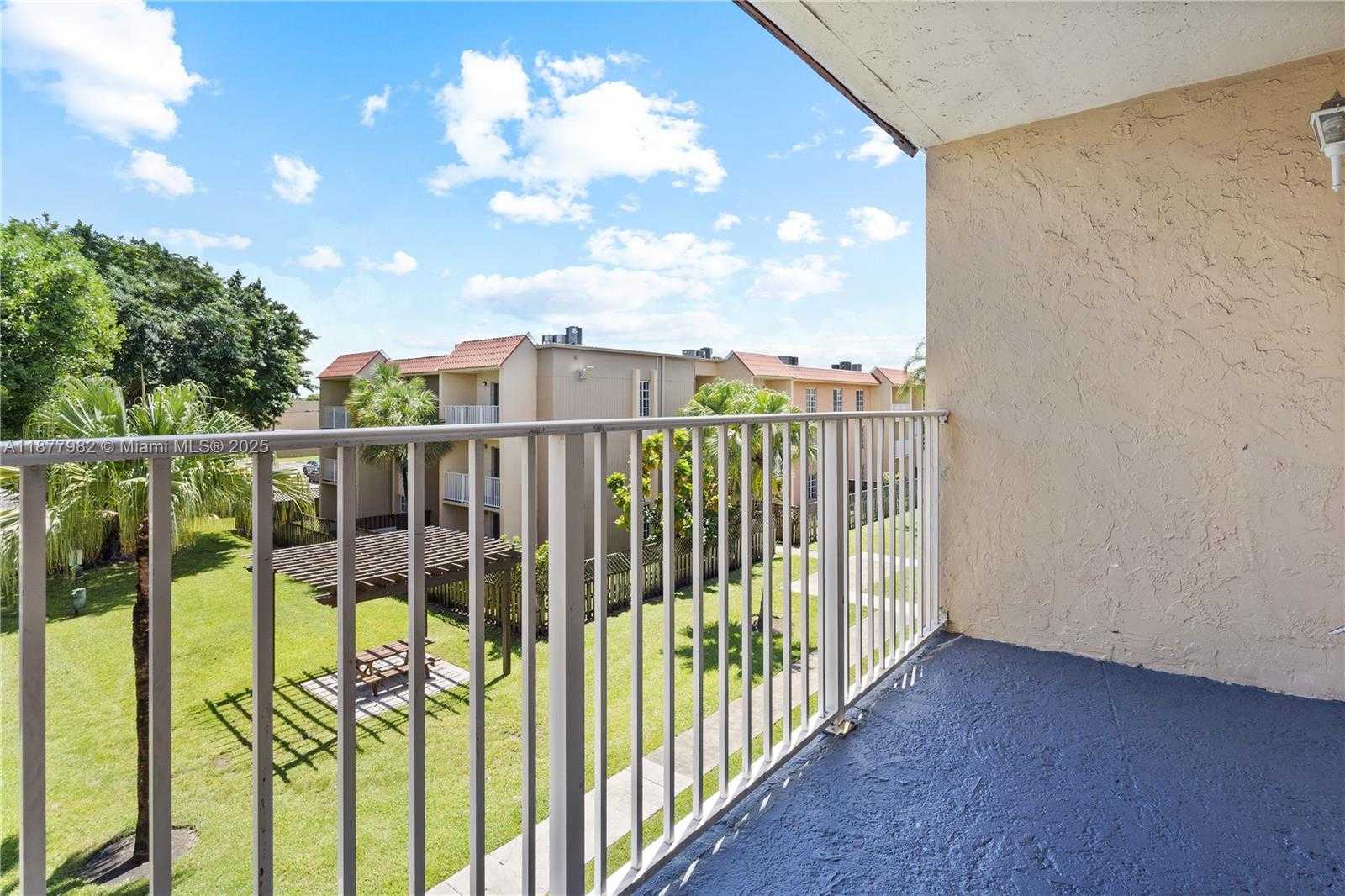 Small Image of 5112 NORTH WEST 79TH AVE #305, Doral Number 6