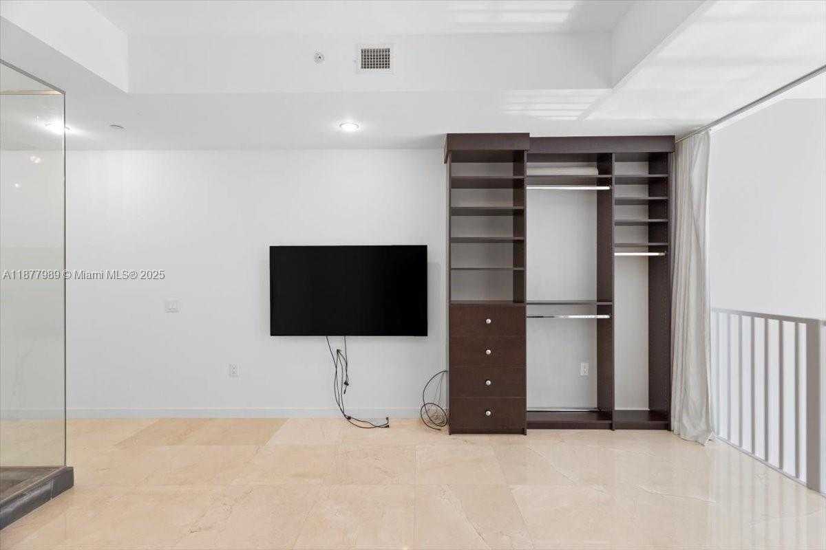 Small Image of 1100 BISCAYNE BLVD #2305, Miami Number 13