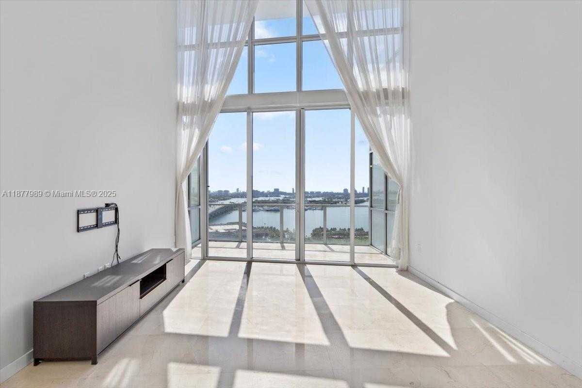 Small Image of 1100 BISCAYNE BLVD #2305, Miami Number 4