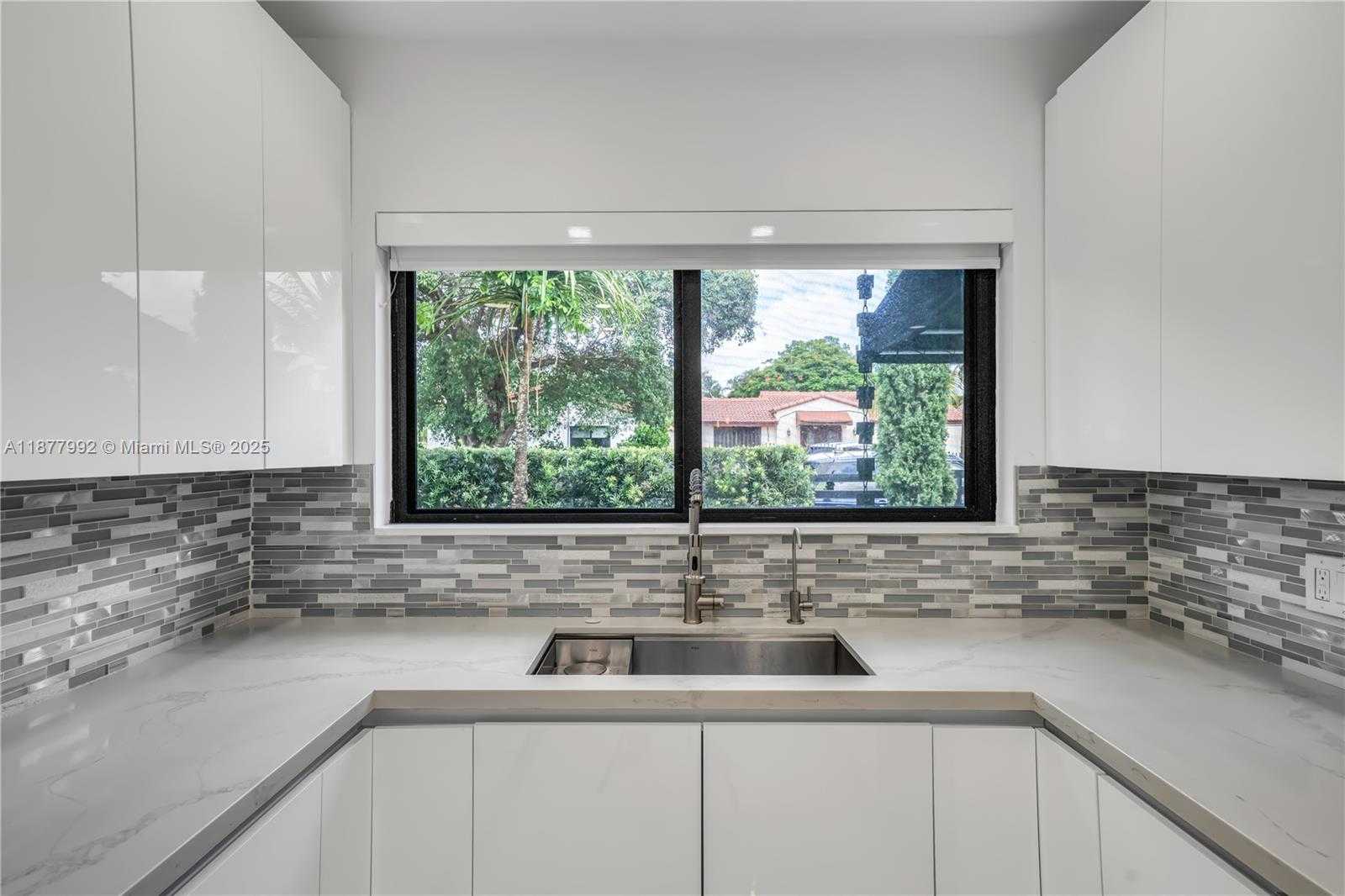 Small Image of 2484 SOUTH WEST 25TH ST, Miami Number 14