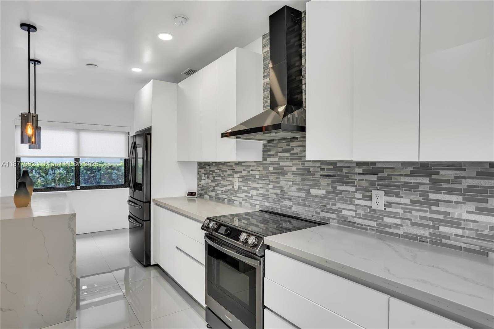 Small Image of 2484 SOUTH WEST 25TH ST, Miami Number 15