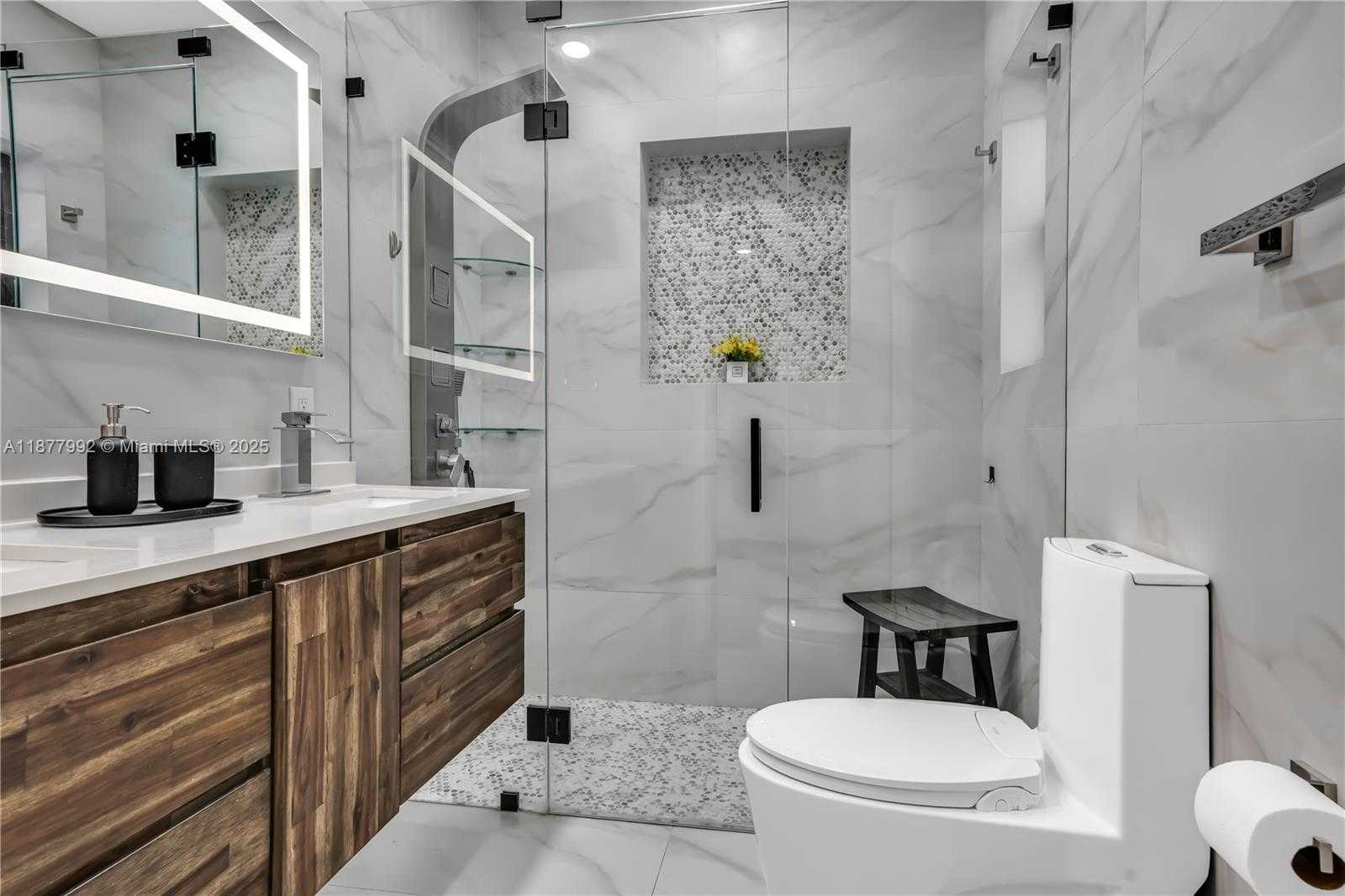 Small Image of 2484 SOUTH WEST 25TH ST, Miami Number 17