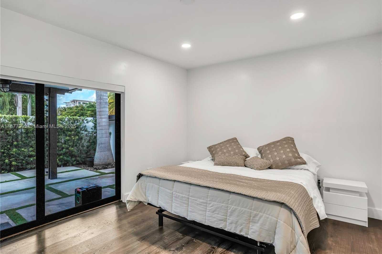 Small Image of 2484 SOUTH WEST 25TH ST, Miami Number 23