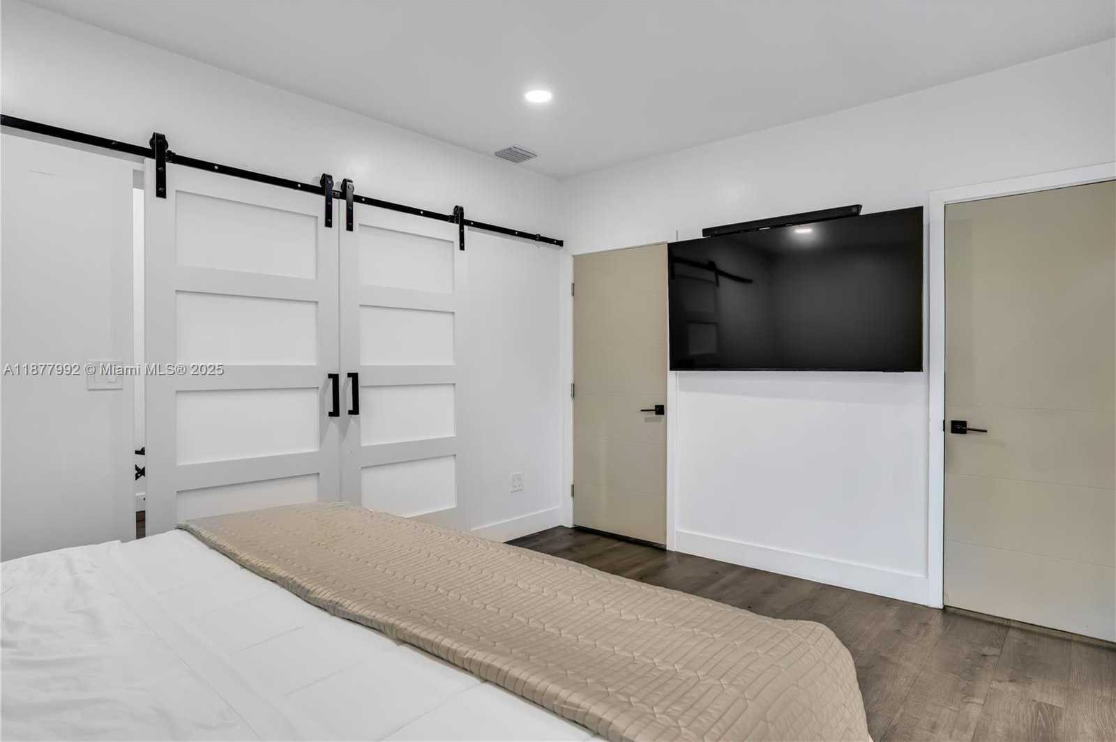Small Image of 2484 SOUTH WEST 25TH ST, Miami Number 25