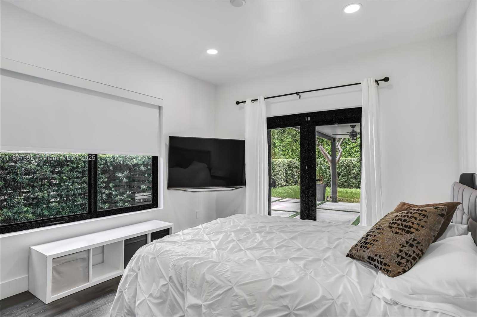 Small Image of 2484 SOUTH WEST 25TH ST, Miami Number 28