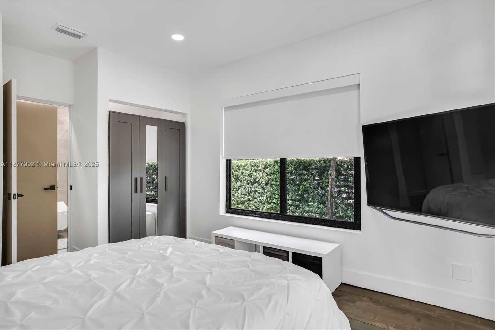 Small Image of 2484 SOUTH WEST 25TH ST, Miami Number 29