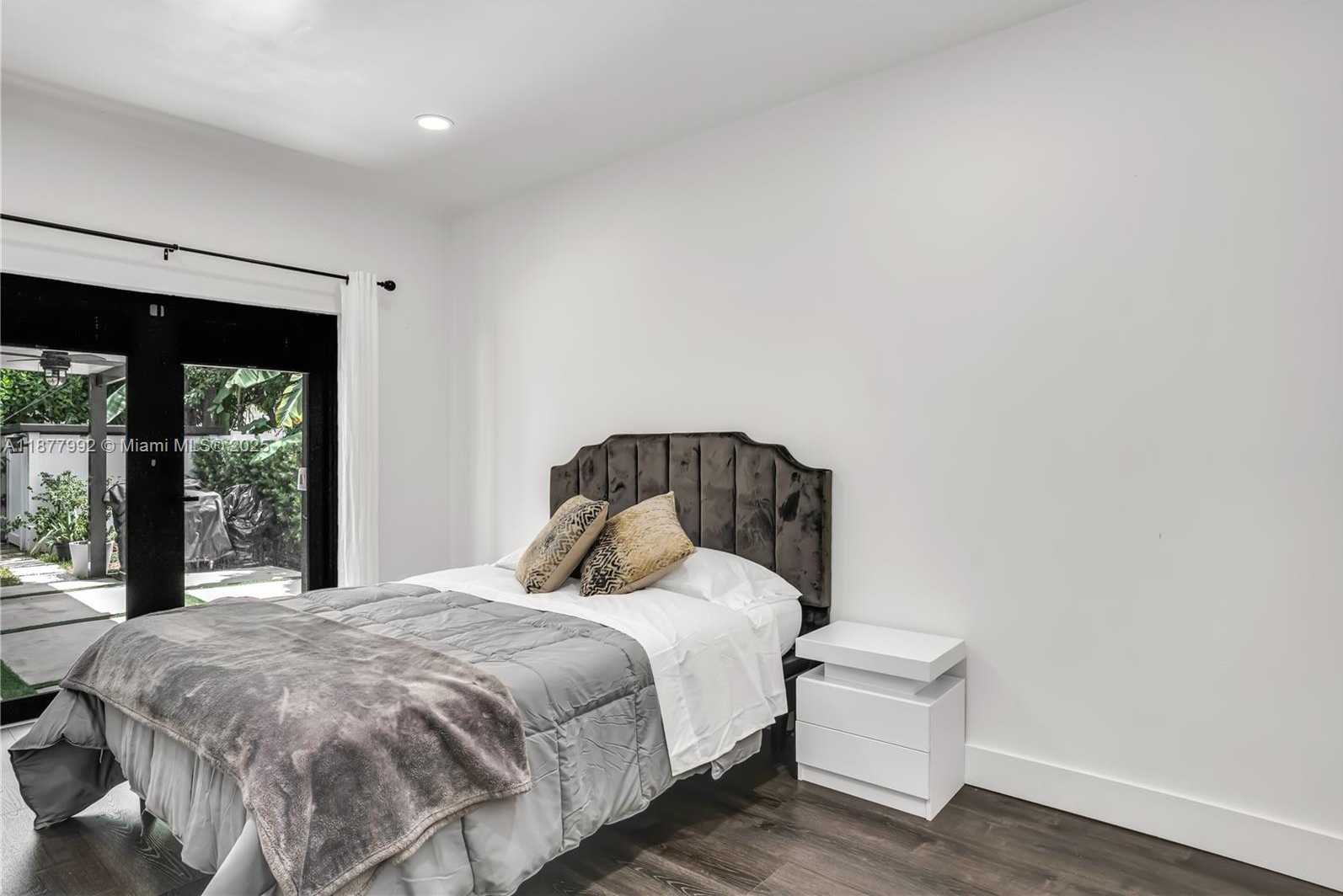 Small Image of 2484 SOUTH WEST 25TH ST, Miami Number 31