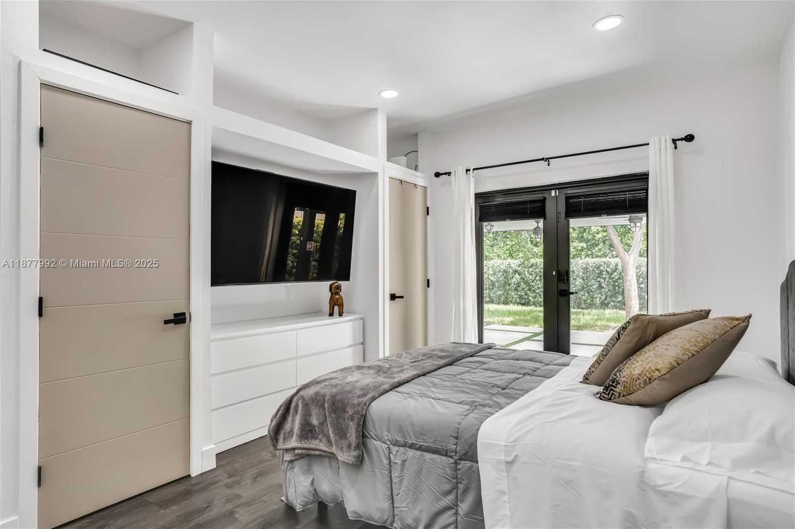 Small Image of 2484 SOUTH WEST 25TH ST, Miami Number 32