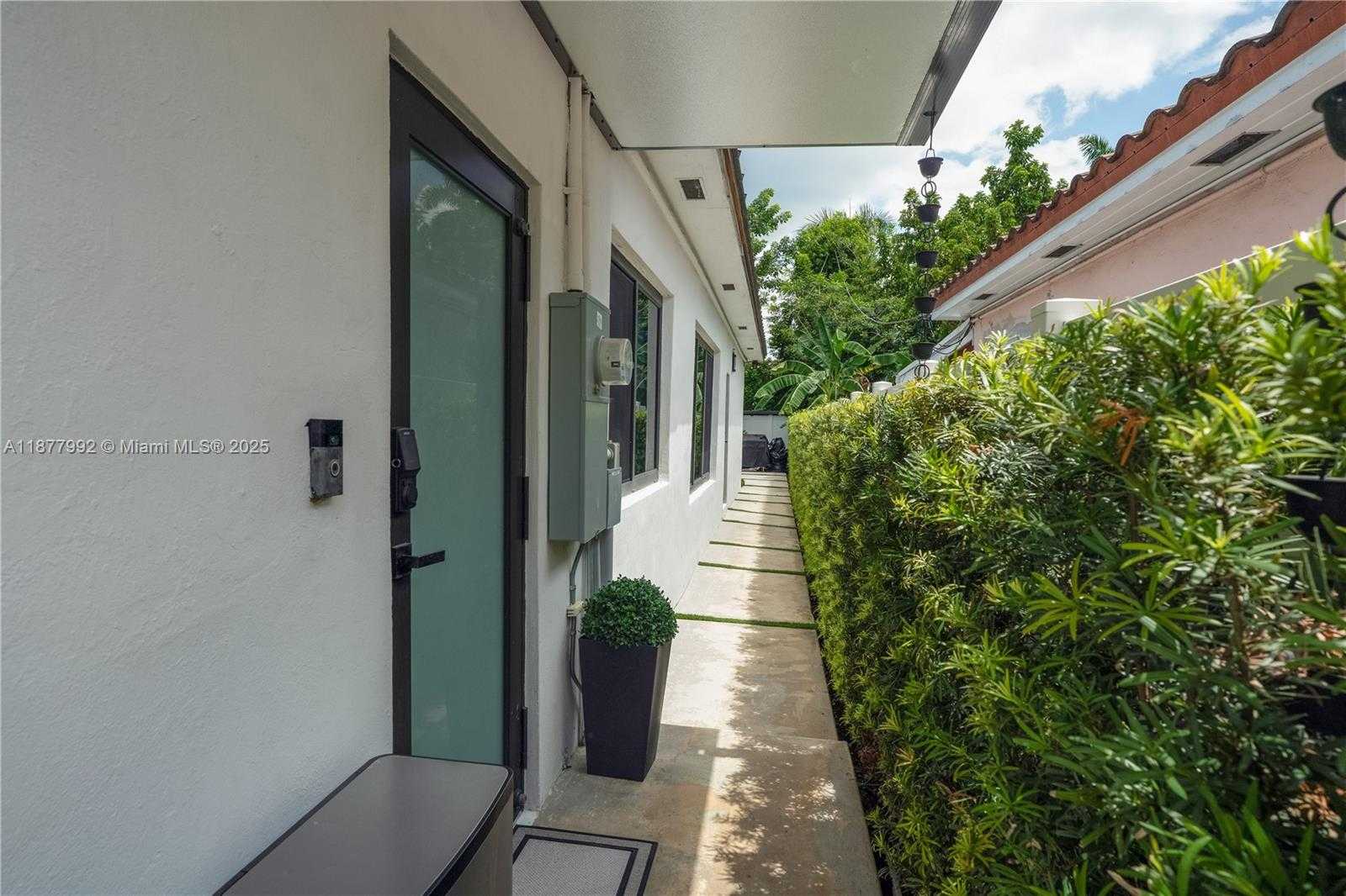 Small Image of 2484 SOUTH WEST 25TH ST, Miami Number 38