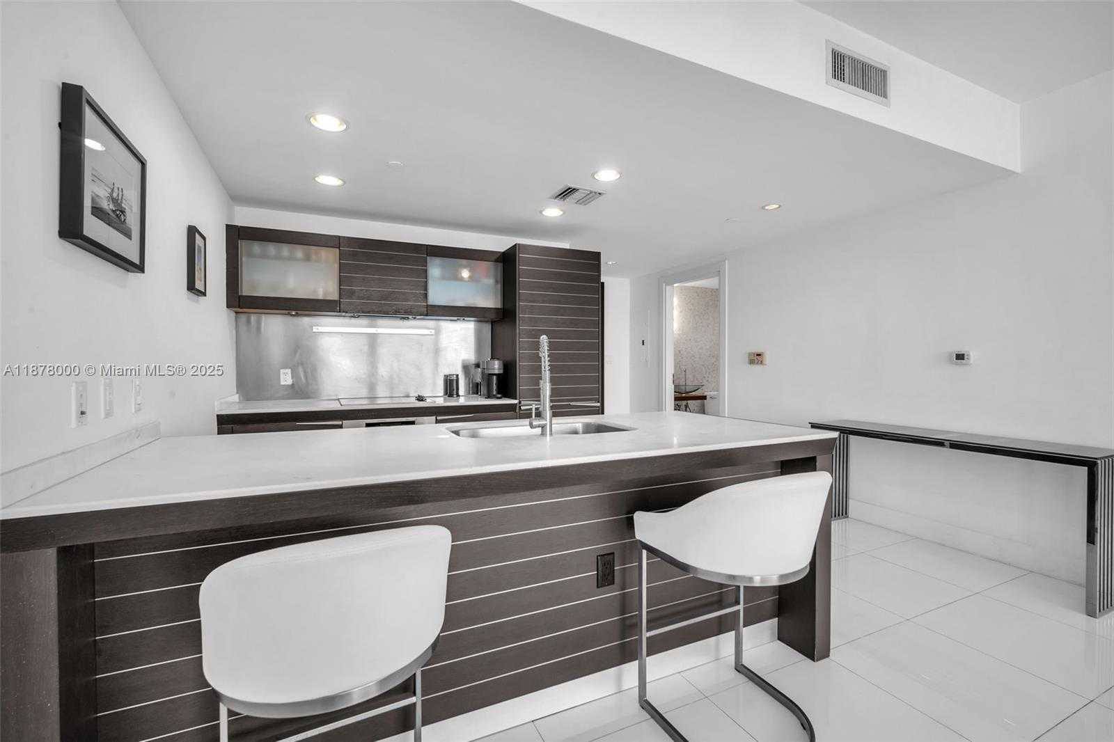 Small Image of 200 BISCAYNE BOULEVARD WAY #4012, Miami Number 6