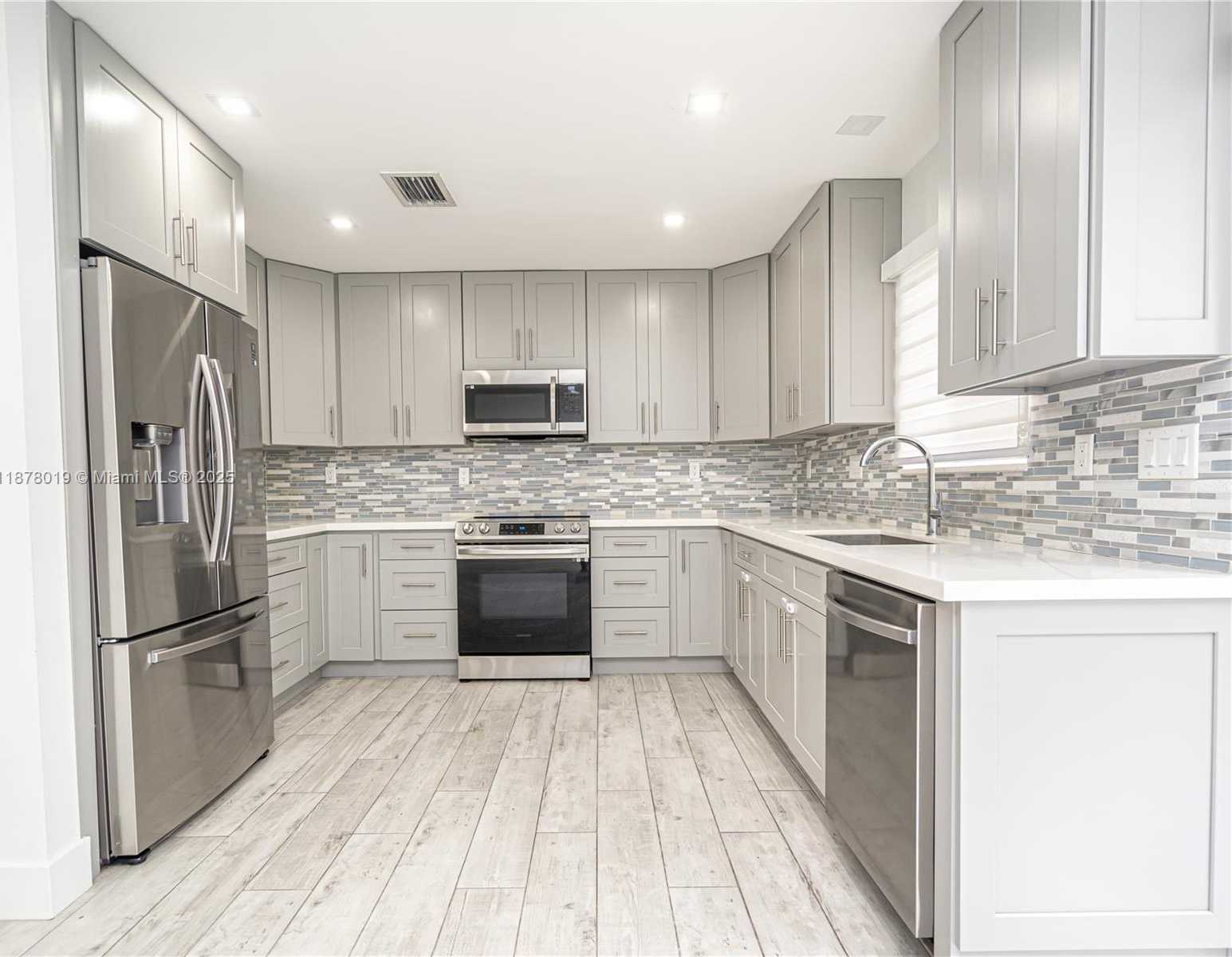 Small Image of 13927 SOUTH WEST 177TH ST, Miami Number 3