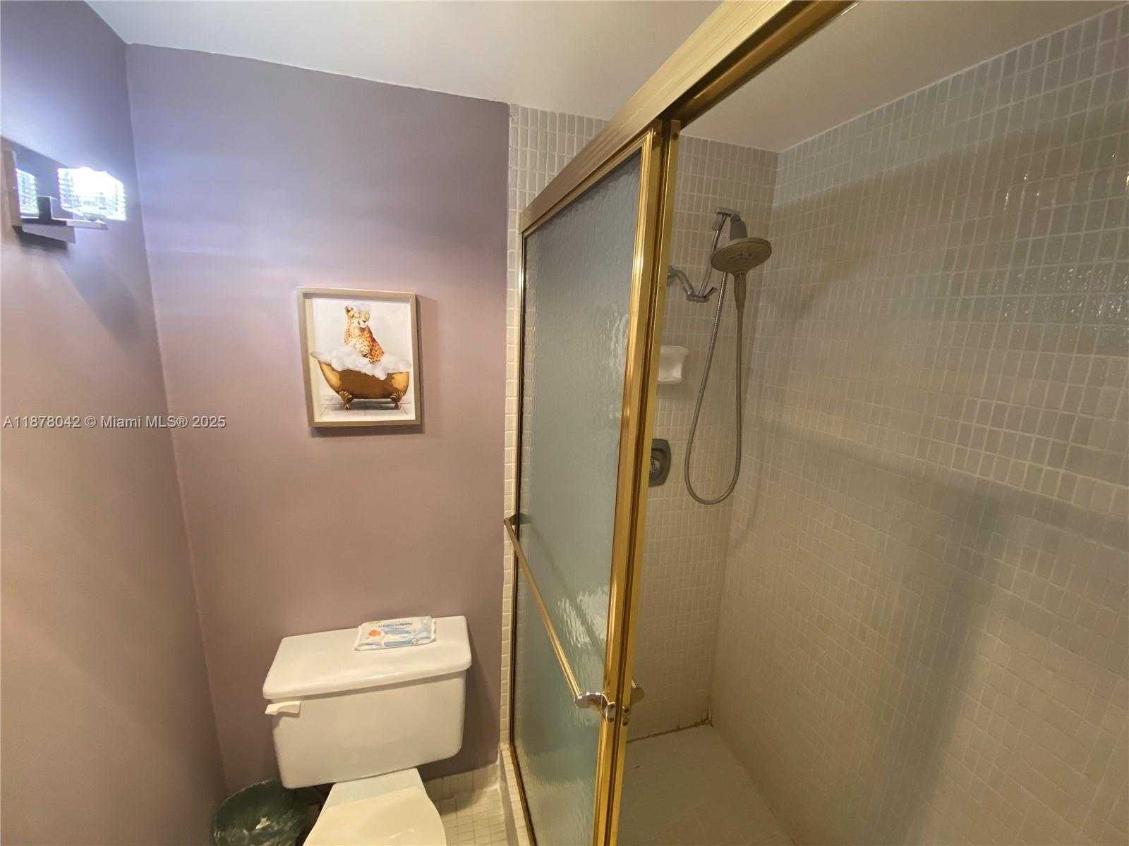 Small Image of 4200 HILLCREST DR #303, Hollywood Number 11