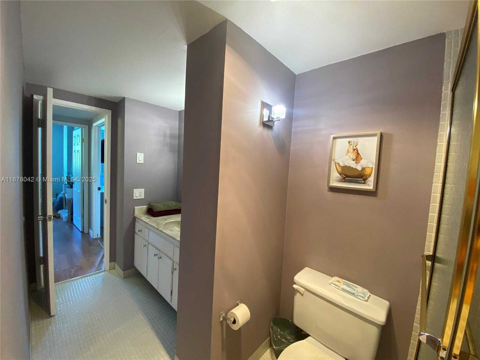 Small Image of 4200 HILLCREST DR #303, Hollywood Number 12