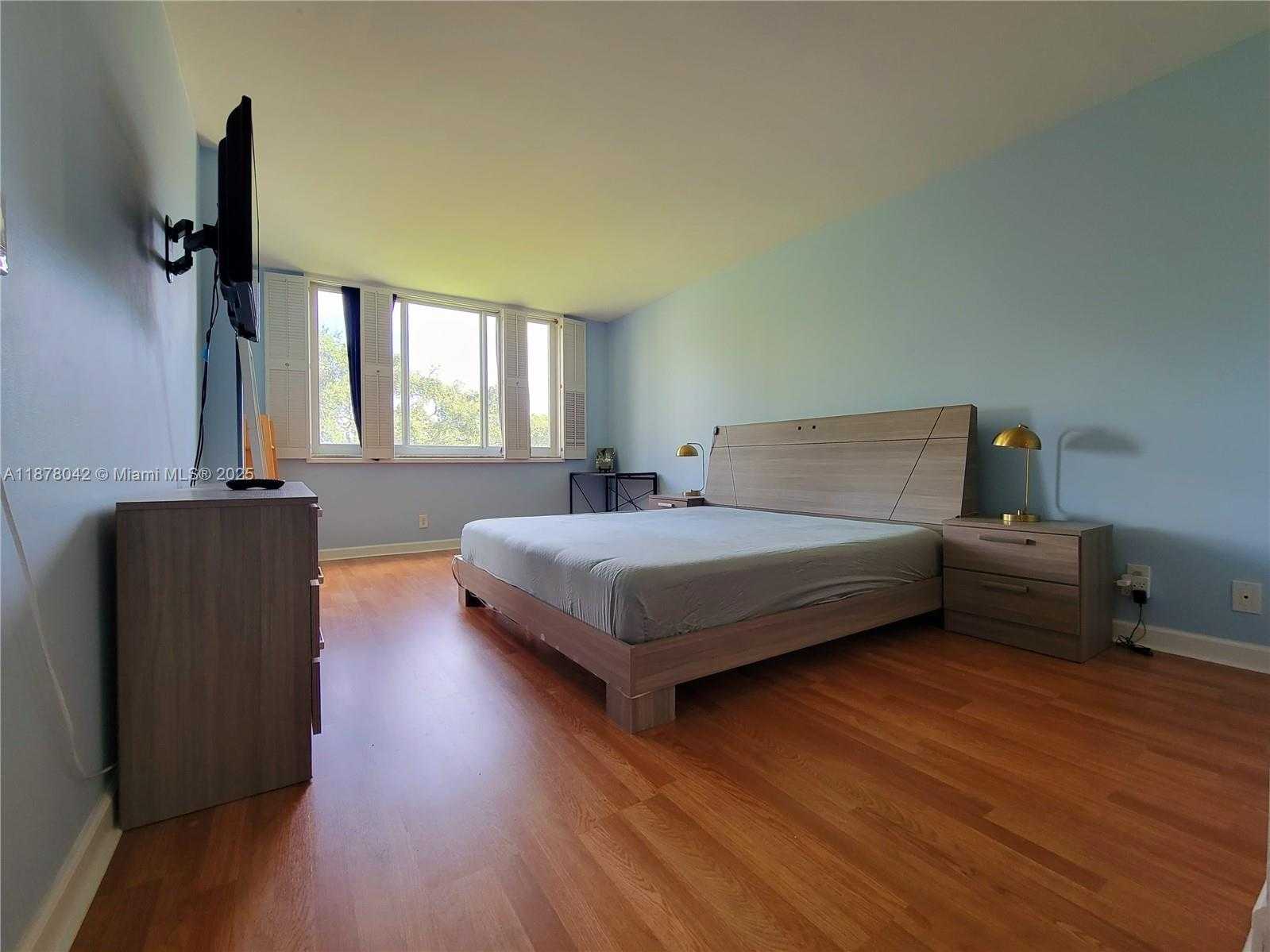 Small Image of 4200 HILLCREST DR #303, Hollywood Number 14