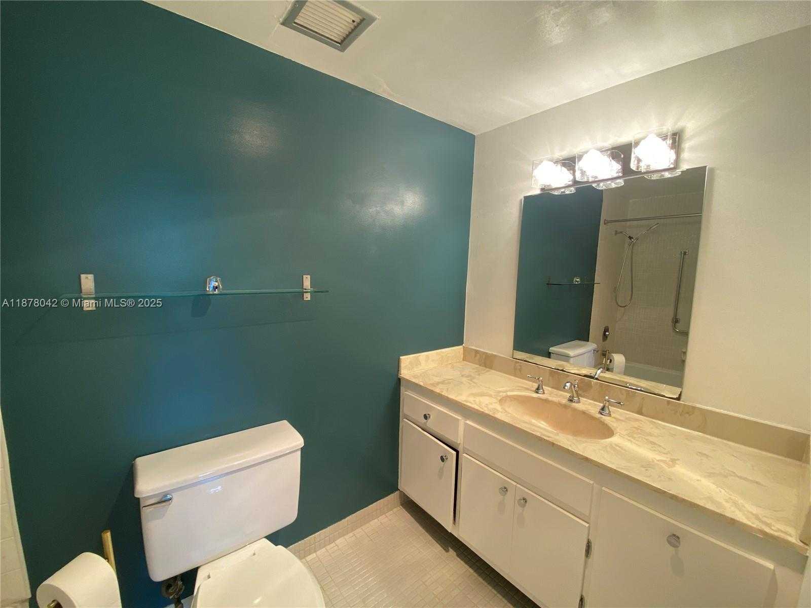 Small Image of 4200 HILLCREST DR #303, Hollywood Number 21