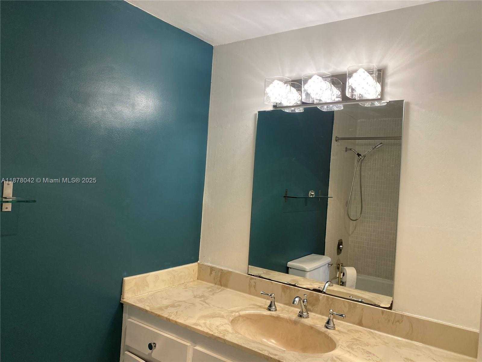 Small Image of 4200 HILLCREST DR #303, Hollywood Number 22