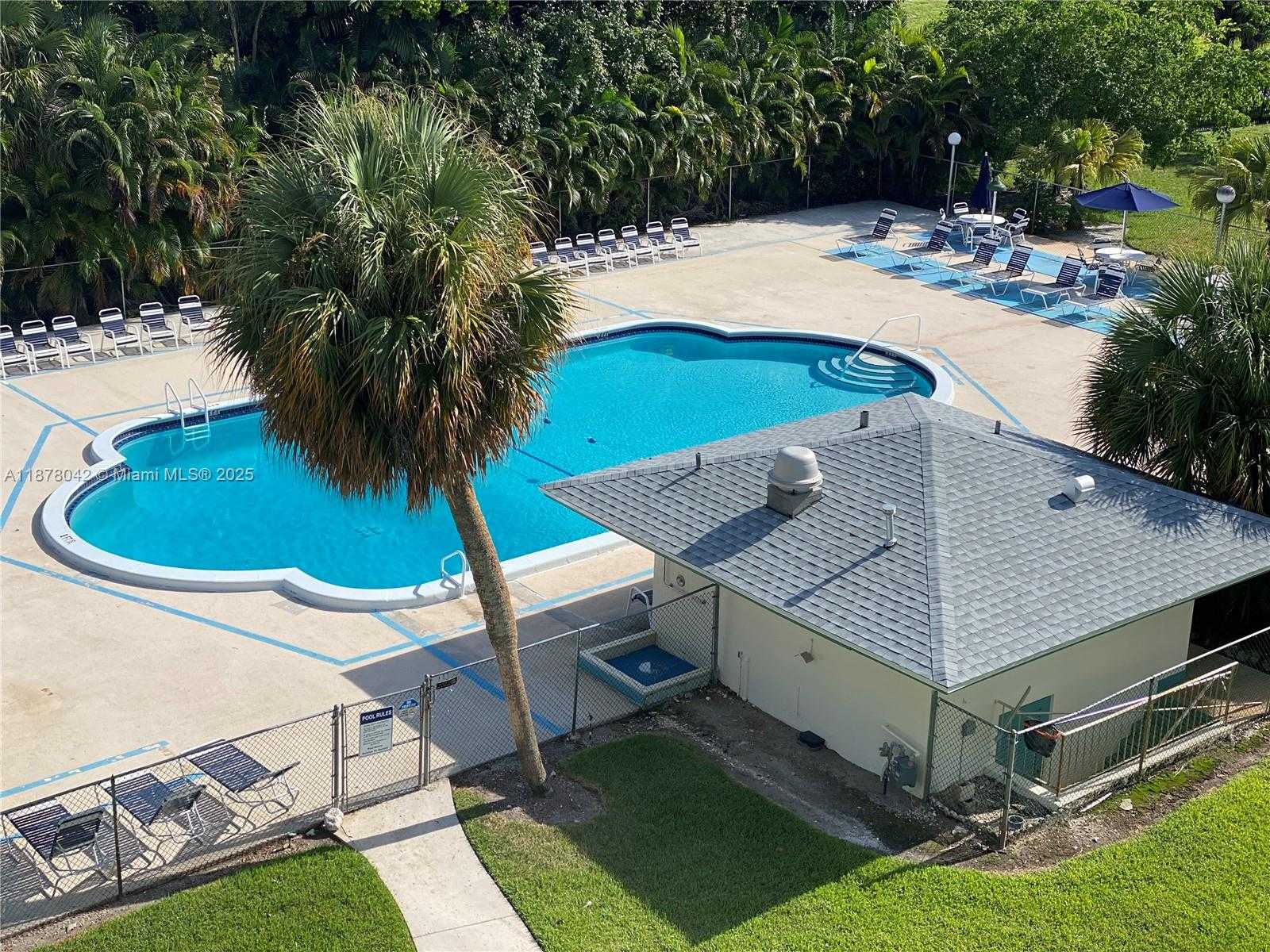 Small Image of 4200 HILLCREST DR #303, Hollywood Number 33