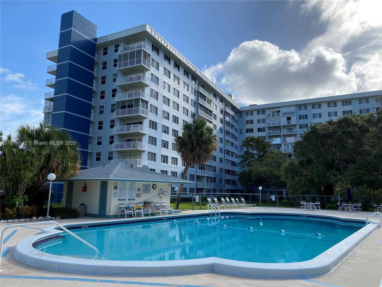 Small Image of 4200 HILLCREST DR #303, Hollywood Number 34