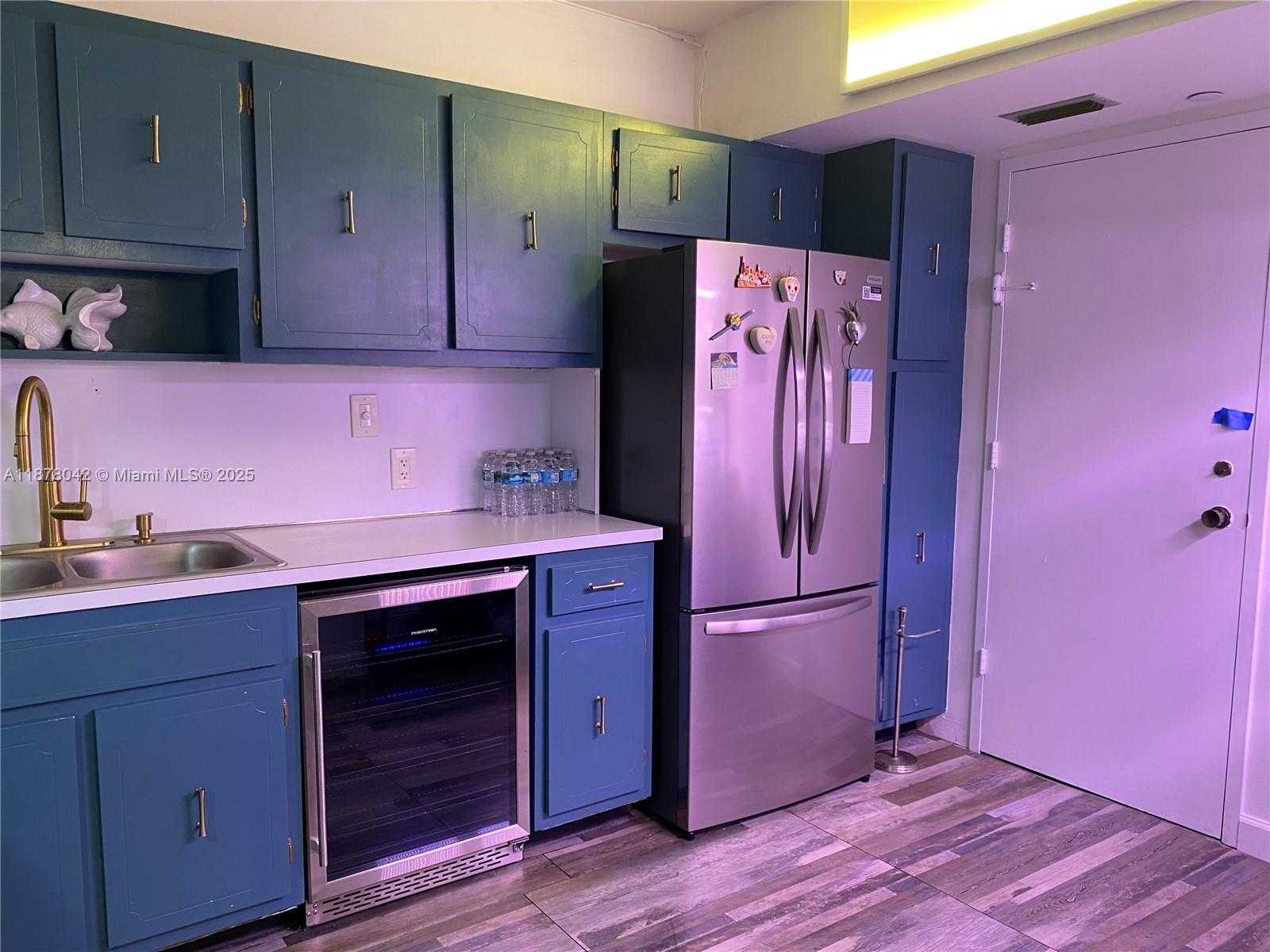 Small Image of 4200 HILLCREST DR #303, Hollywood Number 4