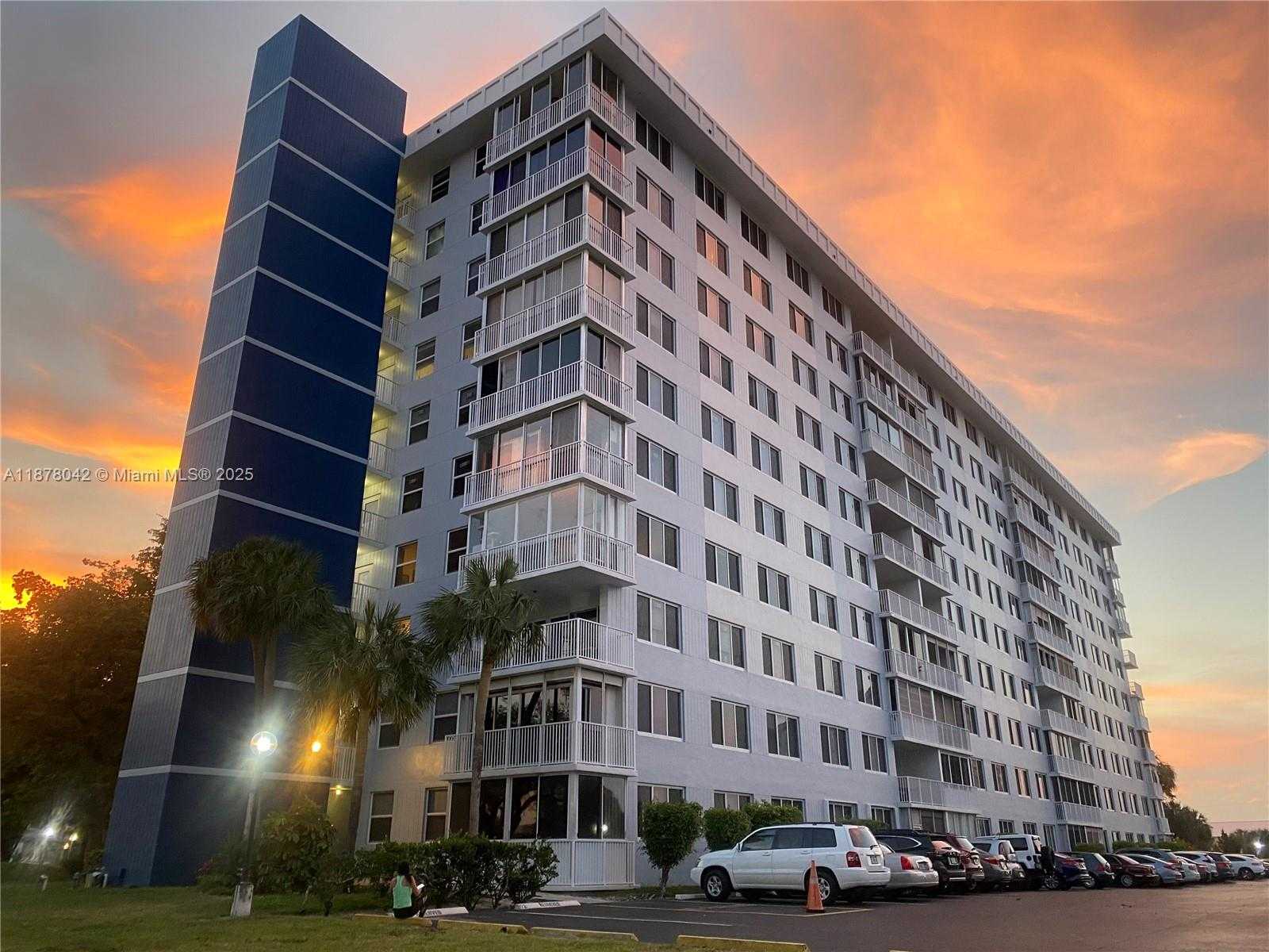 Small Image of 4200 HILLCREST DR #303, Hollywood Number 43