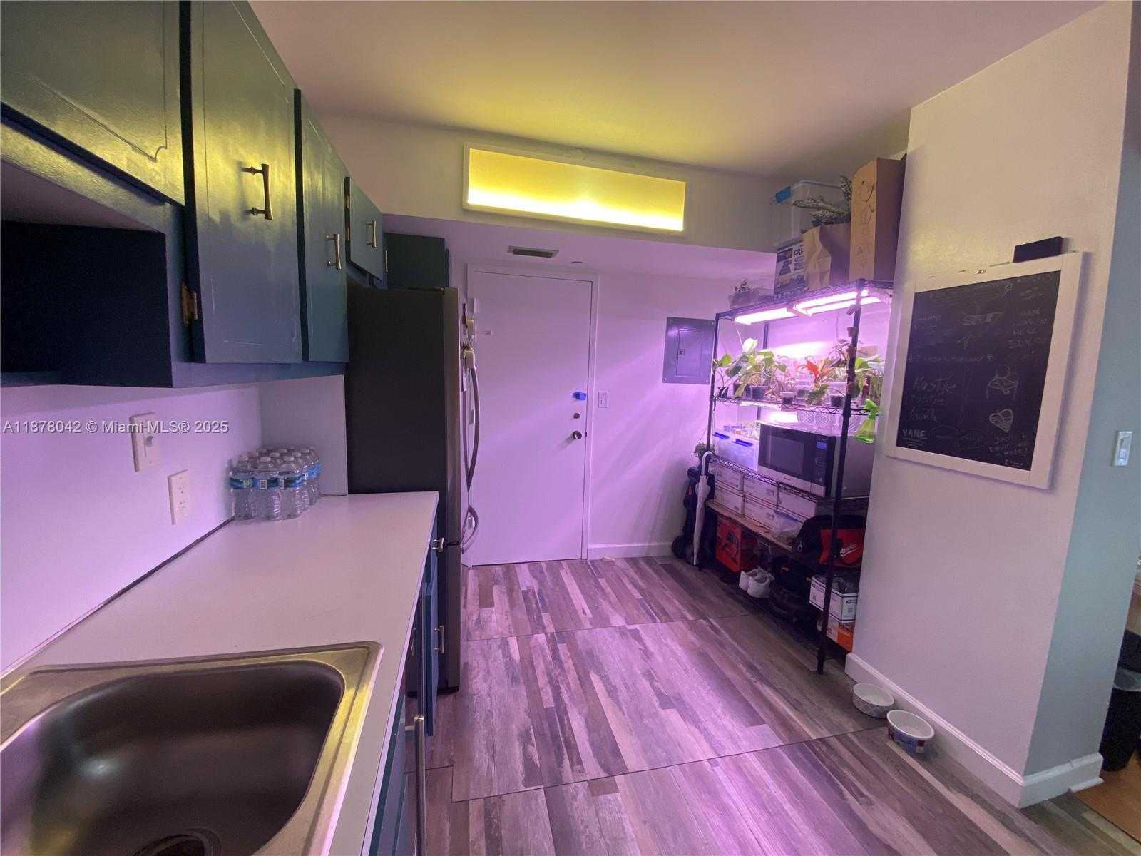 Small Image of 4200 HILLCREST DR #303, Hollywood Number 5