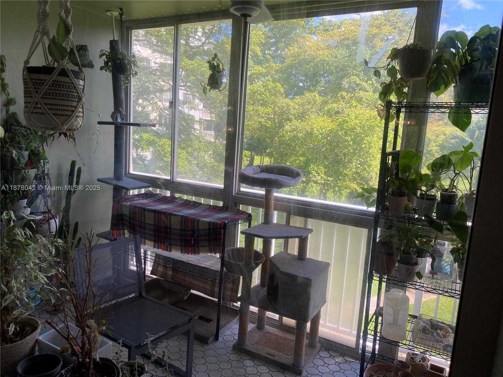 Small Image of 4200 HILLCREST DR #303, Hollywood Number 54