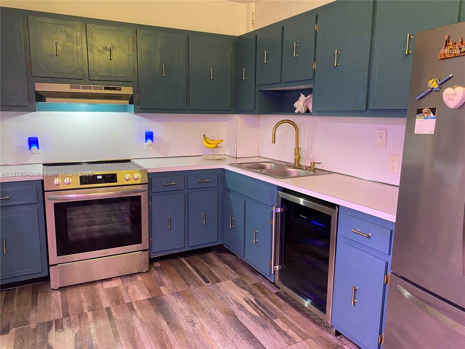 Small Image of 4200 HILLCREST DR #303, Hollywood Number 6