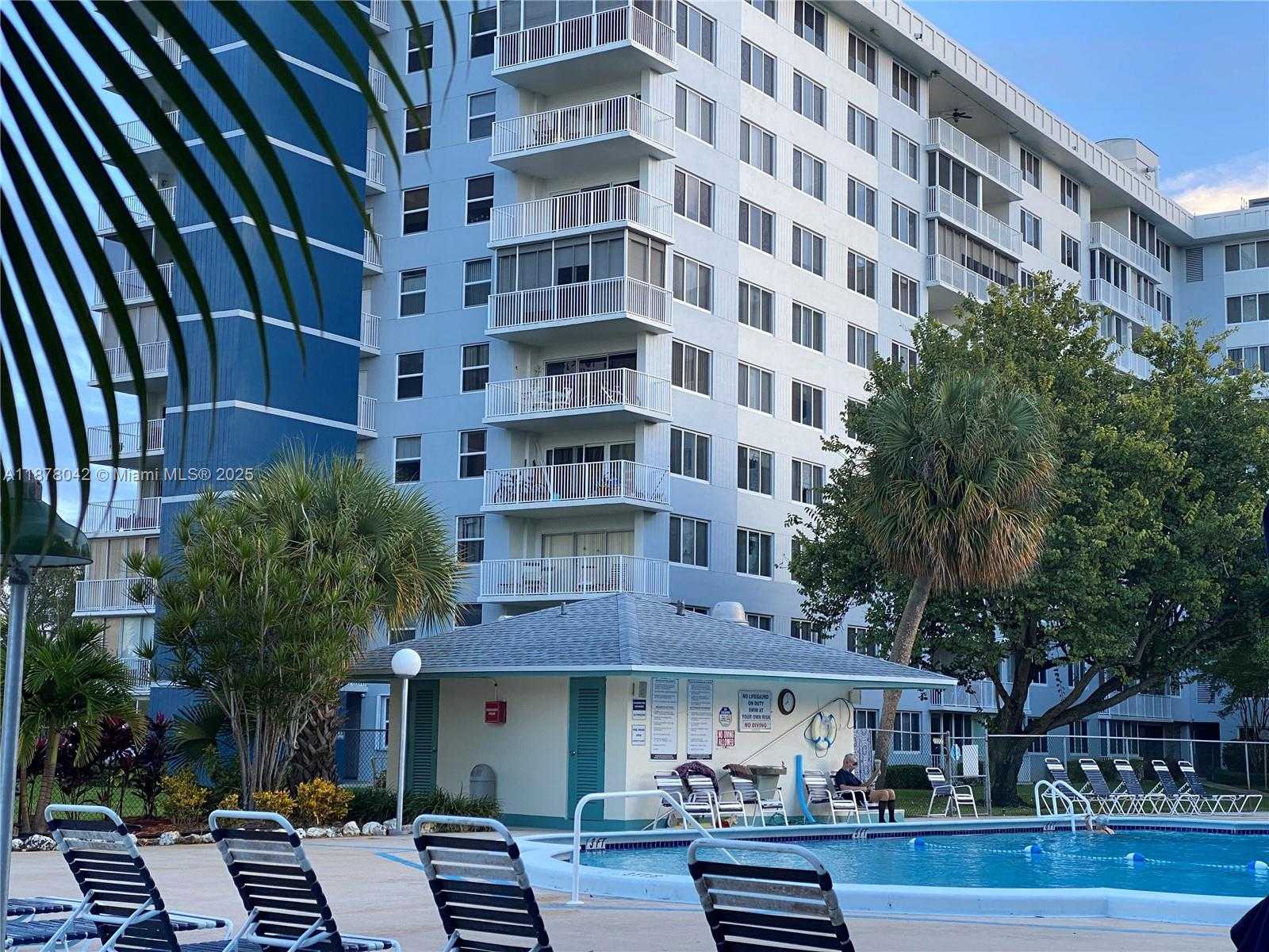 Small Image of 4200 HILLCREST DR #303, Hollywood Number 68