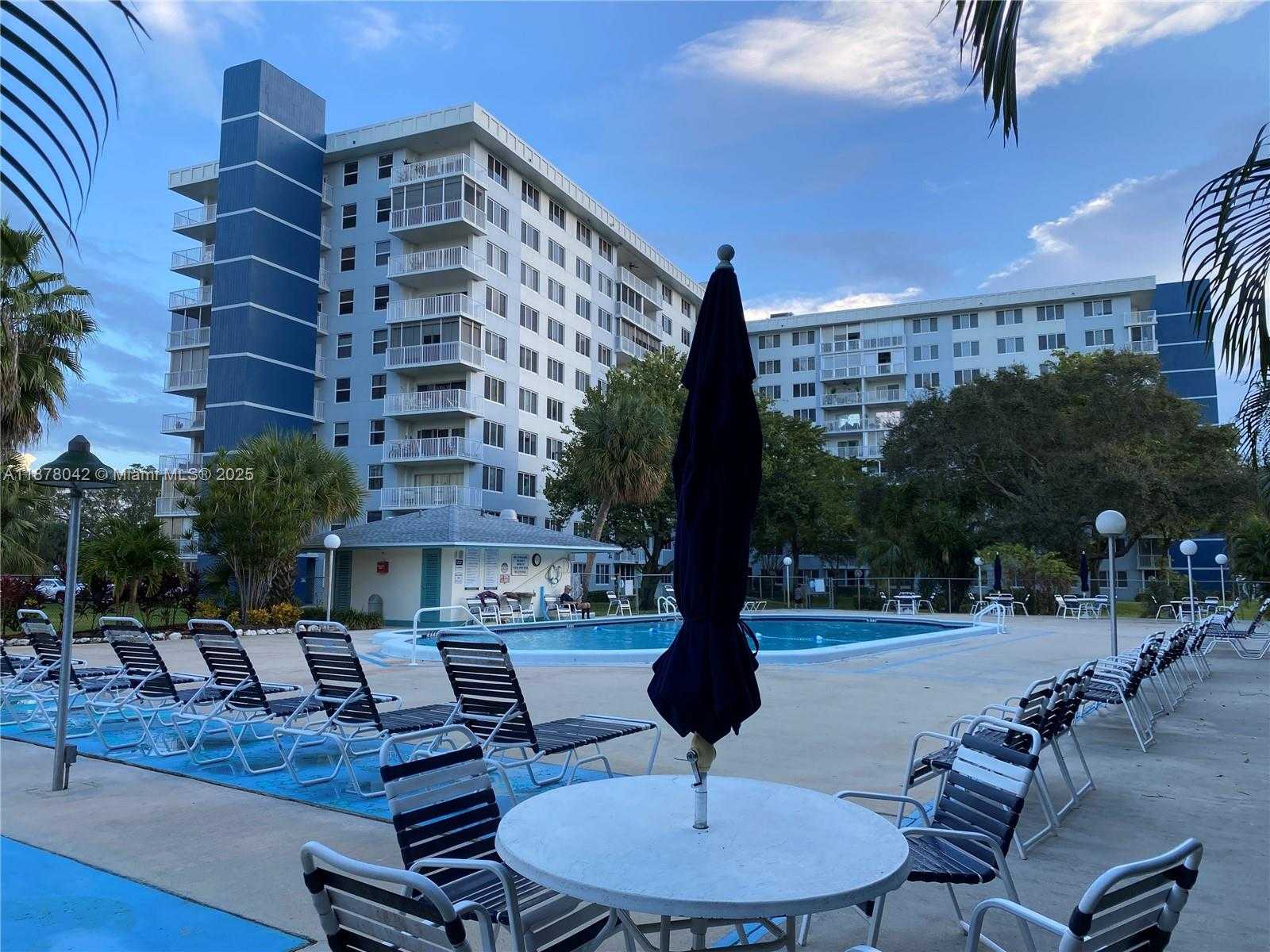 Small Image of 4200 HILLCREST DR #303, Hollywood Number 69