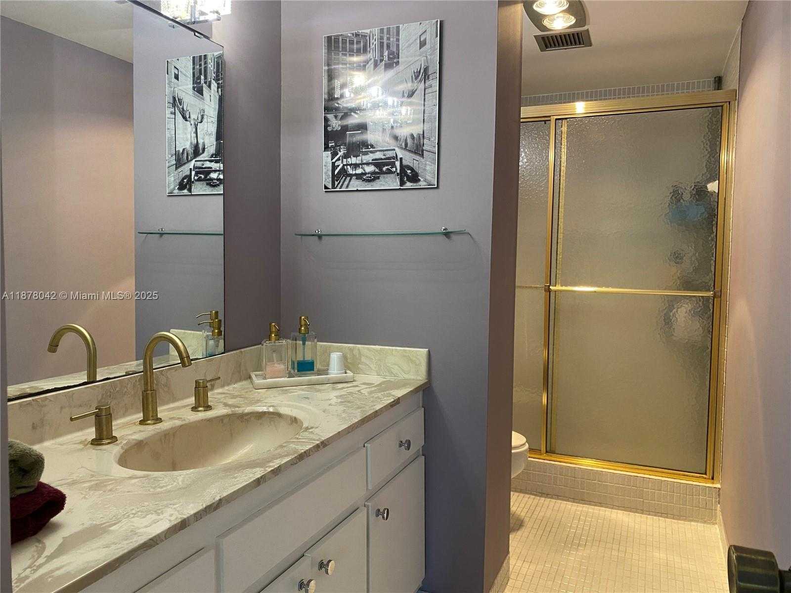 Small Image of 4200 HILLCREST DR #303, Hollywood Number 9