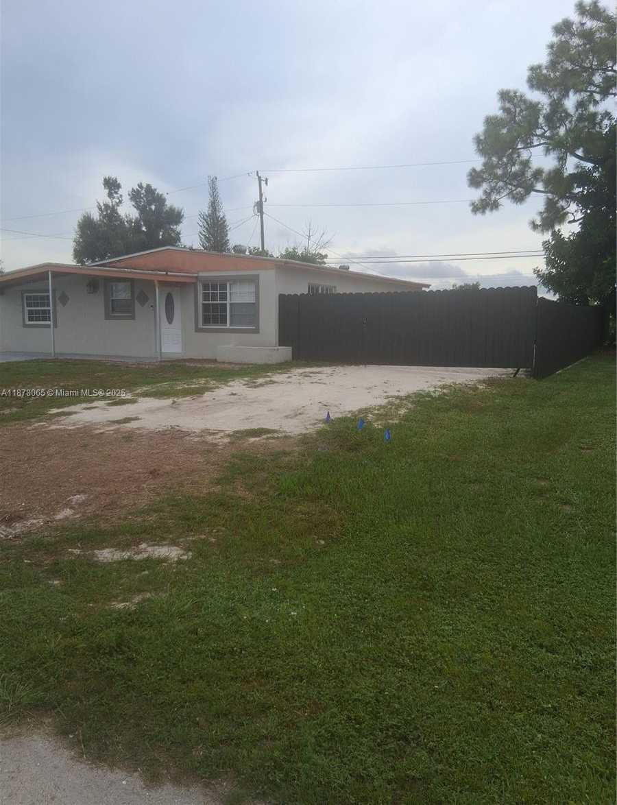 Small Image of 124 APACHE ST #124, Lehigh Acres Number 12