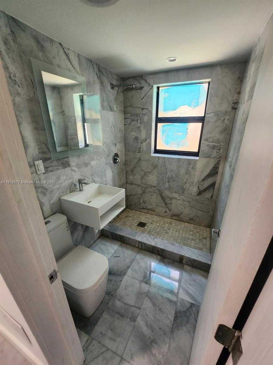 Small Image of 1560 DREXEL AVE #207, Miami Beach Number 2