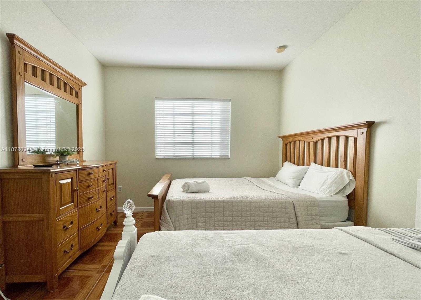 Small Image of 1351 SOUTH WEST 154TH CT #1351, Miami Number 14